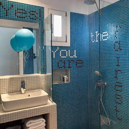 Acqua Vatos Santorini Kamári