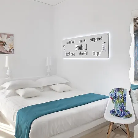 Acqua Vatos Santorini Kamári