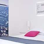 Acqua Vatos Santorini Kamári